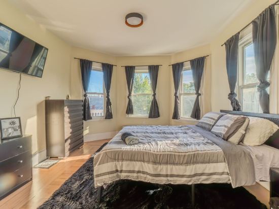 LUXE 4BDR/2BA Near Boston- T-Station & Encore Casino