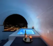 Cave-Style Suite with Outdoor Jacuzzi Hotels in Pyrgos Kallistis