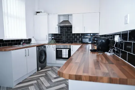 3BED Home in Sunderland (Sleeps upto 6, Free Parking) 7min to stadium of light