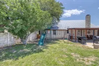 Ringers Lodge   Spacious 6-bedroom house on the River in charming Concan