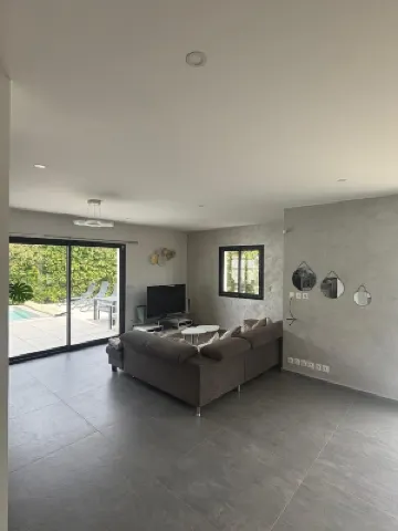 4-bedroom villa with pool - Montarnaud (34) - Families only Hotels in Montarnaud