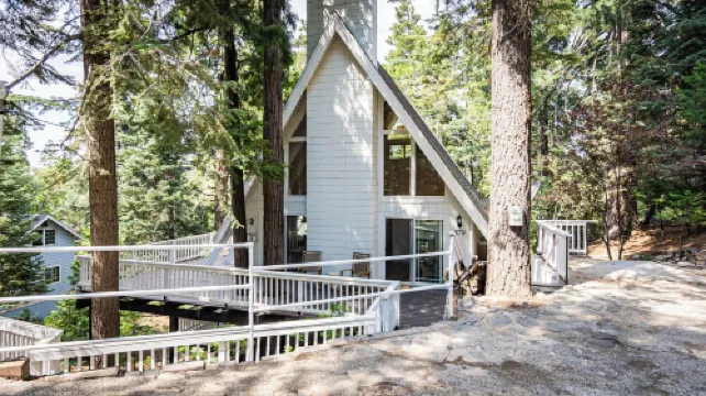 Emerson's Chalet: Family Friendly A-Frame Cabin Close To Everything