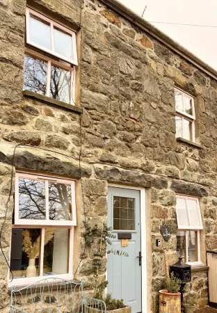 Charming Stone Cottage Getaway Fireplace A short stroll from centre of Dolgellau