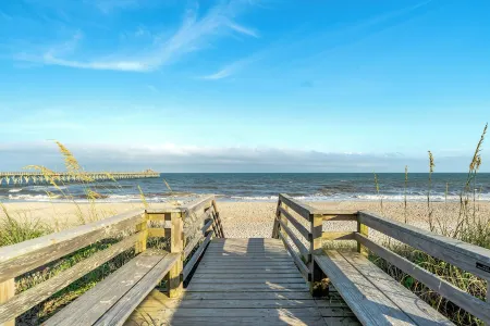 2 Bd 2 Ba Townhome~Ocean Views and Sounds~Private Beach Access