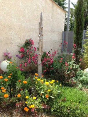 Studio on second floor of a villa, residential area, near streetcar and park Hotels in Hopitaux-Facultes