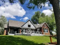 High End Lodging for Medium to Large Groups in the Canyon of the Missouri River!