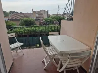 Appart. in village bordering Argeles s/ mer and its beaches near Collioure. Các khách sạn ở Saint-André