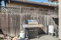 Lux 4BR Retreat Pool Hot Tub 2 Kings 2 queens Davis Sacramento NorCal