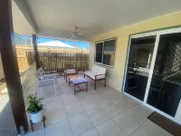Brand New 2BR Coastal Home w/ Outdoor Entertaining – 350m to Beach, Pier & cafes Hotels in Scarness