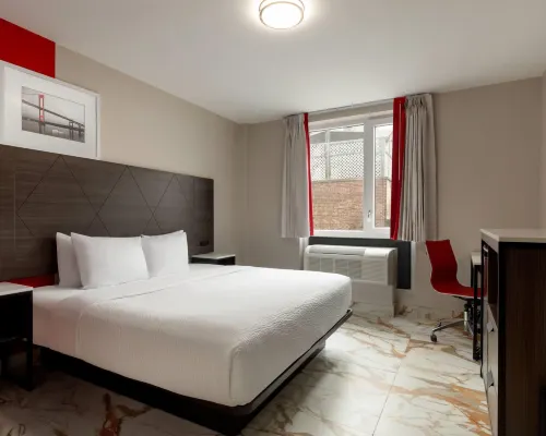Ramada by Wyndham Brooklyn Empire Blvd Các khách sạn gần Công viên Kahuna Laguna