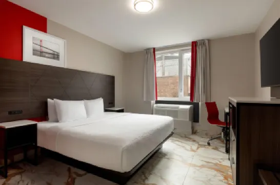 Ramada by Wyndham Brooklyn Empire Blvd Hotel berhampiran Taman Botani Brooklyn