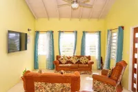 Charming 4-bedroom villa with WiFi and AC in St Georges, Fitches Creek, Antigua Hotels in Osbourn