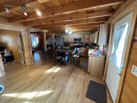 Charming 2-bedroom cabin in Woodlawn/Galax VA with modern features Отели рядом с достопримечательностью «Нью Ривер трейл Стейт Парк, Клиффвью Аксесс»