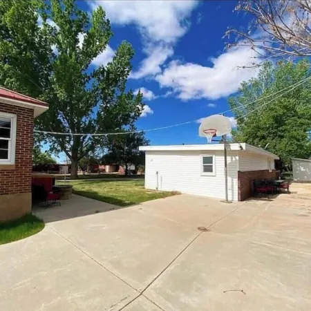Grammie’s Manor – A One-of-a-Kind Stay in Heart of Kanab w/ Hot Tub, Gym, & More