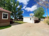 Grammie’s Manor – A One-of-a-Kind Stay in Heart of Kanab w/ Hot Tub, Gym, & More