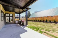 Elite 5 BR, Lake, Gym, Sauna, Mov Thtr, OutD FP & Ktcn, Kids play rm