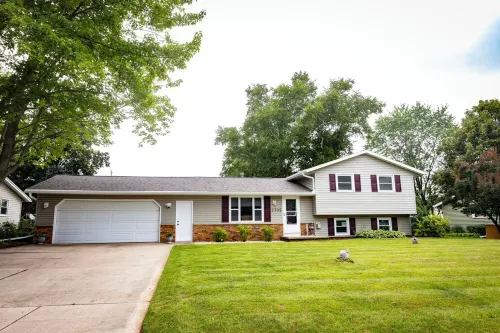 Charming Split-Level Near Lambeau