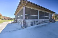Clarkesville Ranch Cabin w/ Screened-in Porch! - parking