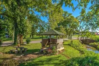 Russellville House w/ Garden - Walk to Main Street - 3-Star