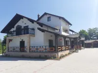 Popasul Montan - Piscina, Tenis & Vedere Munte Hotel di 