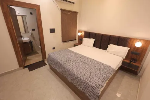 PriyaKunj Dham Guest House