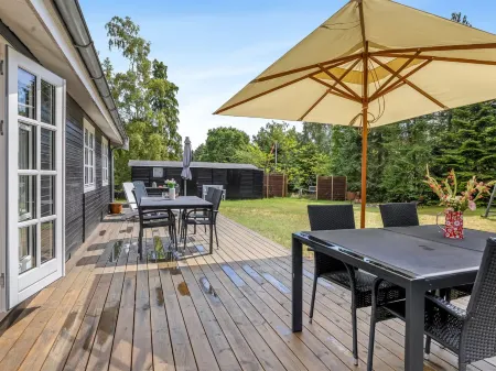 "Fjola" - 200m from the Sea Отели в г. Гульборгсунн