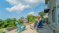 Close to Beach, Spacious Interior and Exterior, Panoramic Lake, Park, City Views