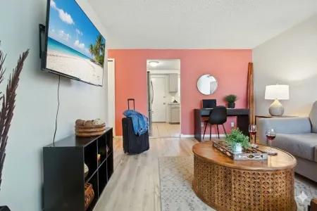 Full Kitchen - Cozy 2 Br with King Bed - Hospital & Hanford Super Close.