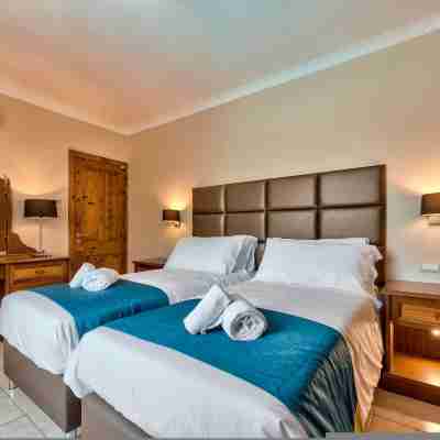 Villa Gardenia - 5 Bedroom Holiday Villa with Pool Rooms