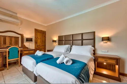 Villa Gardenia - 5 Bedroom Holiday Villa with Pool