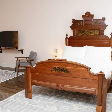 Bischoff Inn - Former 1870 Furniture Factory Now 5 Room Boutique Hotel