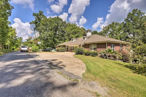 'The B Haus' Lakefront Retreat w/ Boat Ramp! - Parking