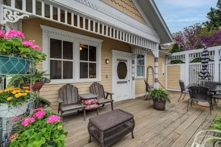 Charming Victorian, Private Hot Tub