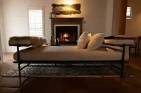 Peaceful Suite in Desert Inn- Black Mesa King Room