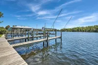 Angler's Getaway: Homosassa Home w/ Boat Dock! - parking
