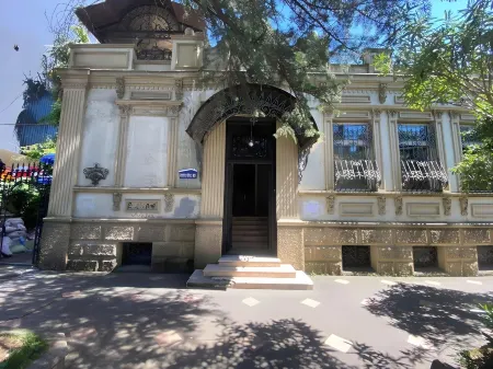 Karvi Hostel & Suites