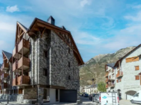 Stone House near Cerler Ski Resort Hotéis em Benasque