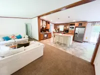 All Seasons Retreat in Prattsville, N.Y.Hiking/Swimming/Skiing & Snowboarding Hotels in Lexington