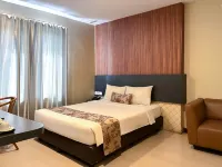 Crew Express Hotel - parkir