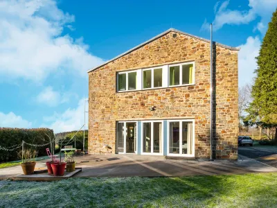 Stylish Retreat with Sauna Parc a Gibier附近的飯店