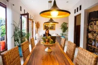 De Tropen Jogja Villa with Breakfast Ngaglik 호텔