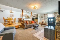 8 Mi to Hiking: Home w/ Patio in Dtwn Pioche - 홈스테이