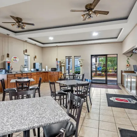 Super 8 by Wyndham Terre Haute