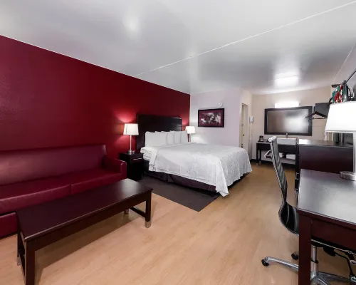 Red Roof Plus+ Huntsville - Madison Hotels in Madison