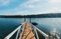 Your Cozy Seaside Sanctuary & Private Spa Getaway – 5 Min to Town!