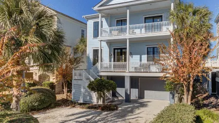 20 Morgan Place Drive by Avantstay Waterfront Home w/ Private Dock