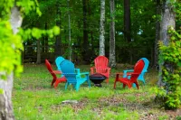 Charlotte Sanctuary, Comfort, Fenced, Sleeps 11