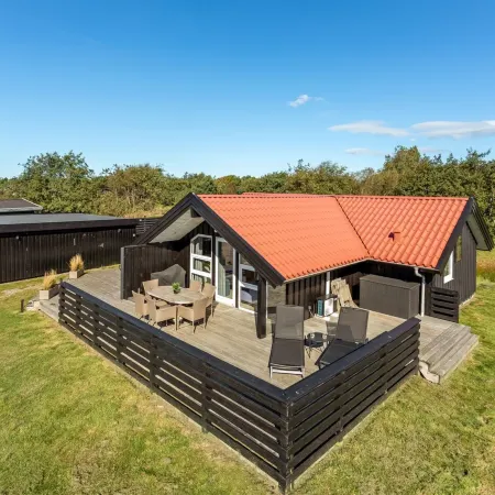 "Skyler" - 1km from the Sea