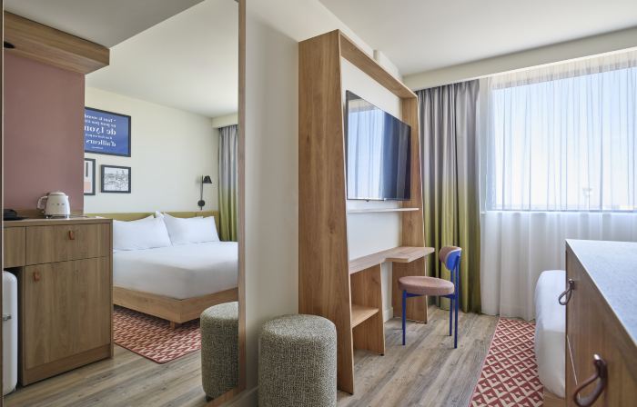 Hampton by Hilton Lyon  Airport