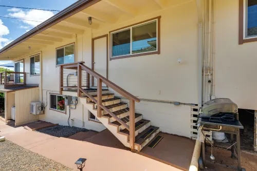 Walk to Beach: Koloa Getaway w/ Ocean Views - Parkering